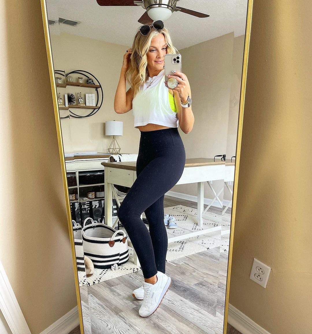 6 leggings outfit ideas to make a fashion statement - Trainfitly