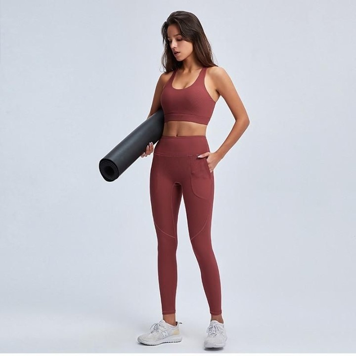 Your go-to list of yoga pants to hide cellulite - Trainfitly