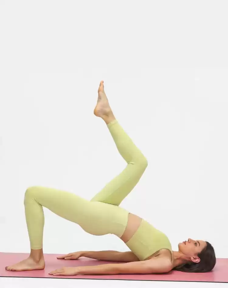 yoga-pants-trainfitly